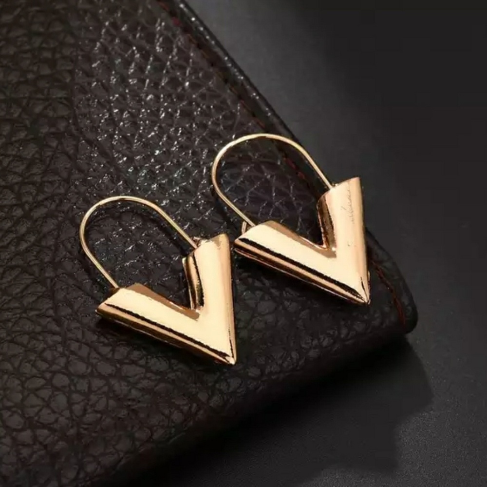 NEW Gold Tone V Earrings - Picture 7 of 7